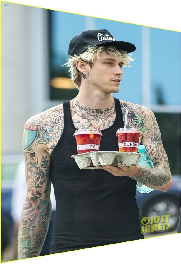 Machine Gun Kelly Picks Up Drinks To Go With Travis Barker After Protesting In La Photo 4462191 Machine Gun Kelly Travis Barker Pictures Just Jared Travis barker 's daughter is celebrating her year of becoming a teenager! just jared