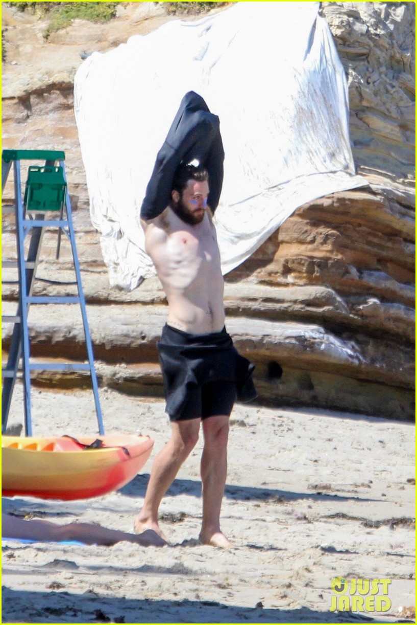 Aaron Taylor-Johnson Goes Shirtless After Surfing in Malibu: Photo