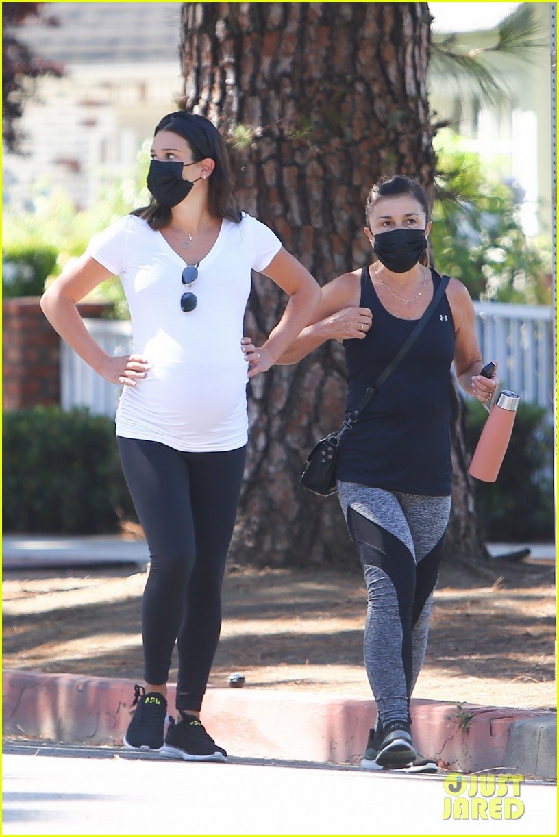 Lea Micheles Baby Bump: See Actress Pregnancy Photos
