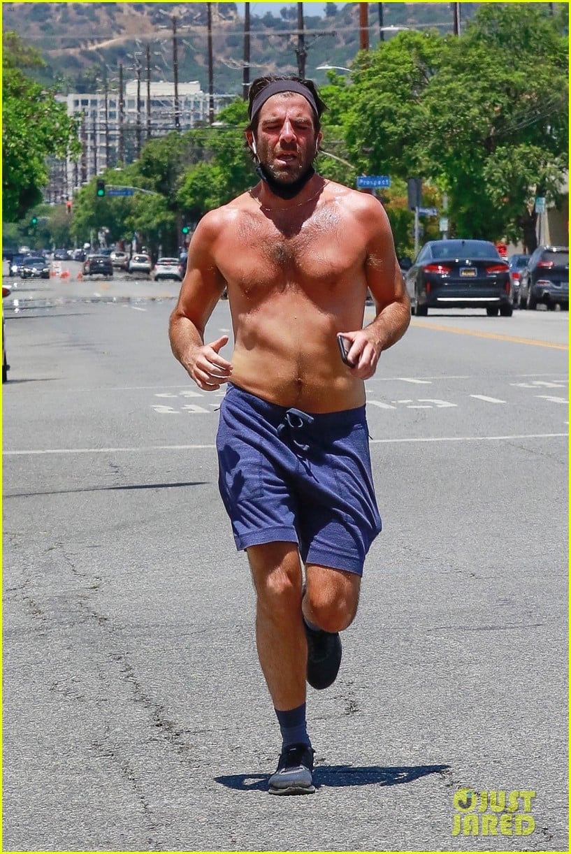 Zachary Quinto Goes Shirtless for a Run in L.A.: Photo 
