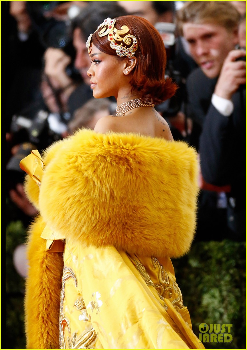 Rihanna Felt Like a 'Clown' at Met Gala 2015 'People Are Gonna Laugh