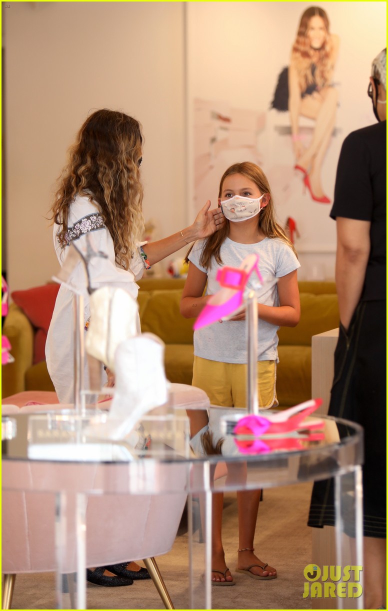 Sarah Jessica Parker Makes Rare Appearance with Daughter