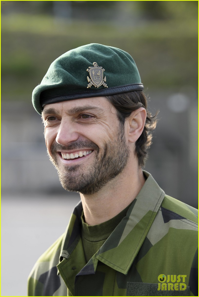 Sweden S Hot Prince Carl Philip Looks So Good In His Camo