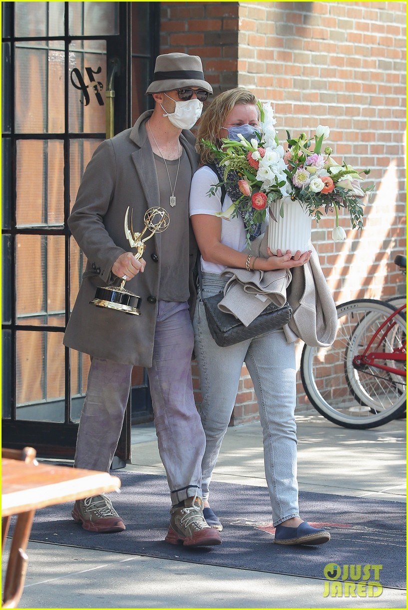 'Succession' Star Jeremy Strong Holds On To Emmy Award