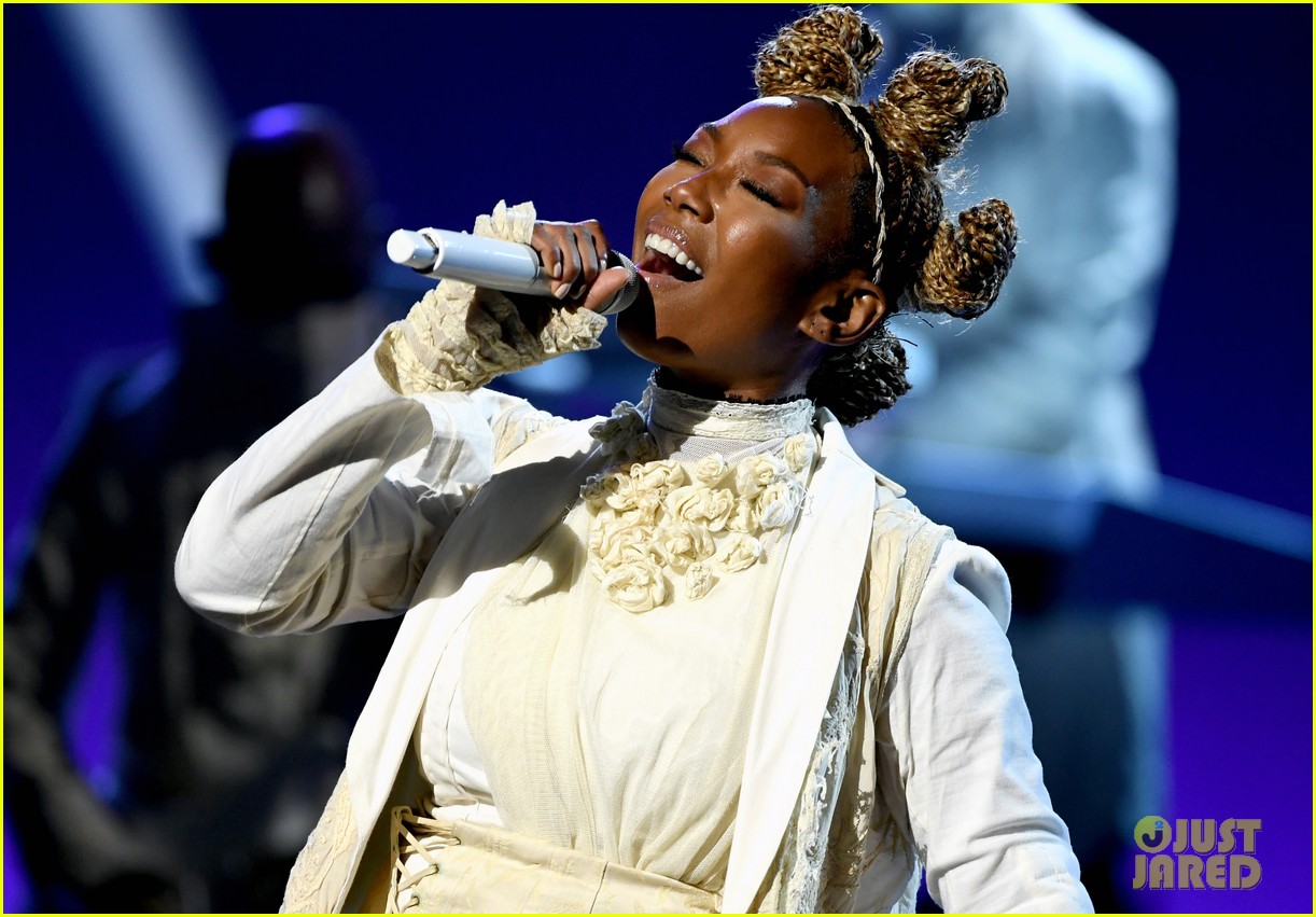 Brandy Performs Medley of New Songs at Billboard Music Awards 2020