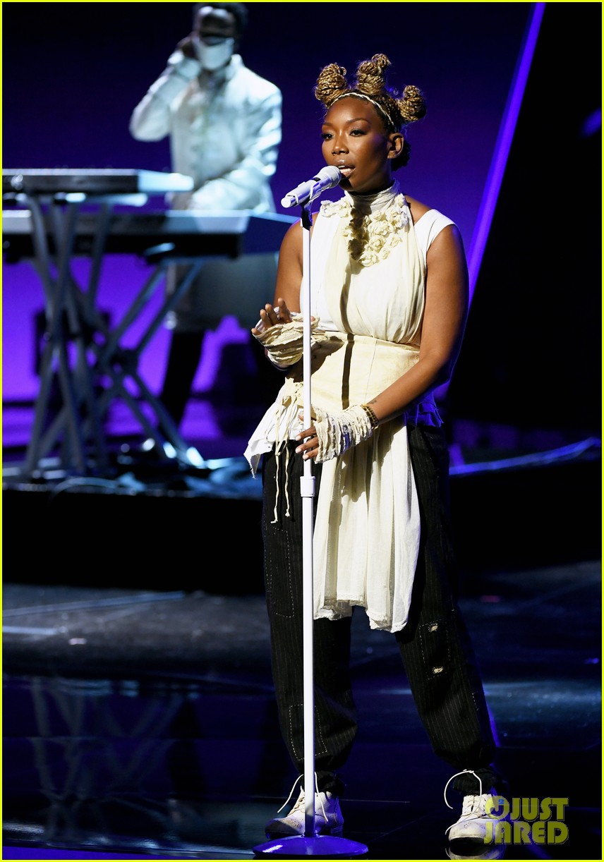 Brandy Performs Medley of New Songs at Billboard Music Awards 2020