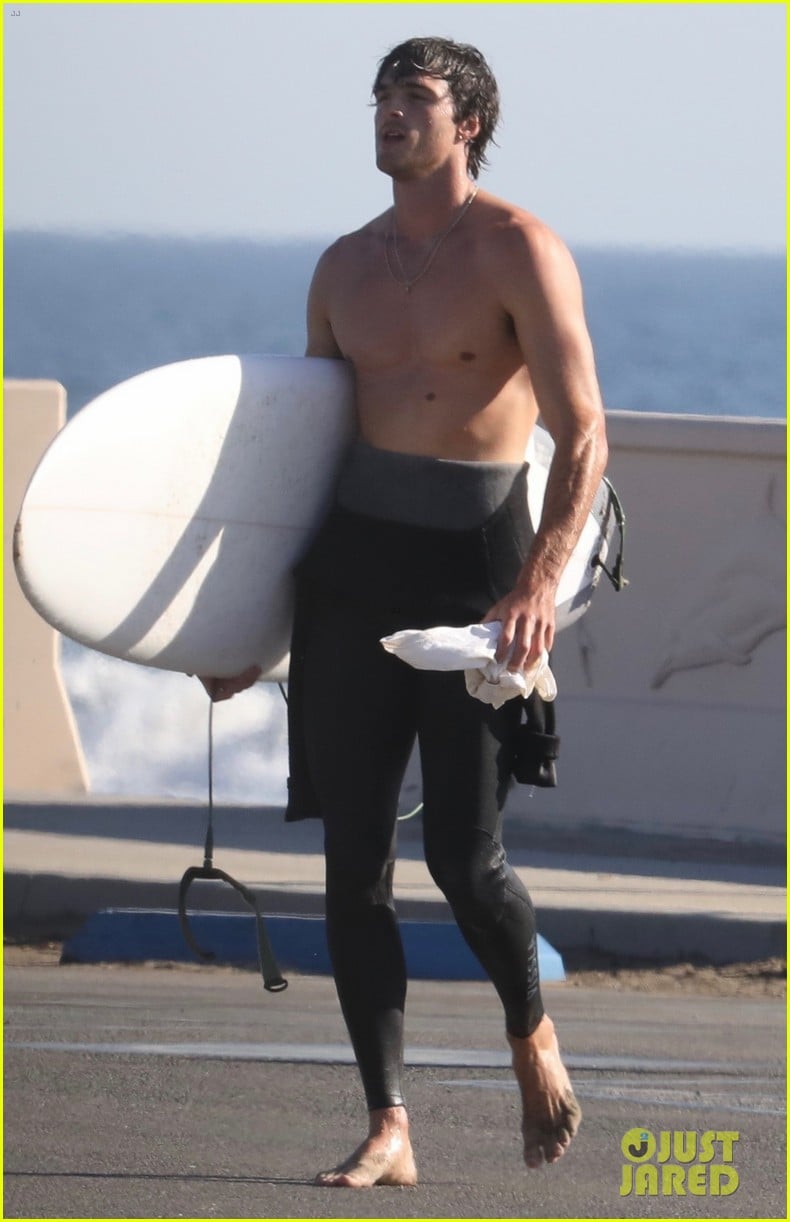 Jacob Elordi Bares His Abs After Surf Session in Malibu: Photo 4495895