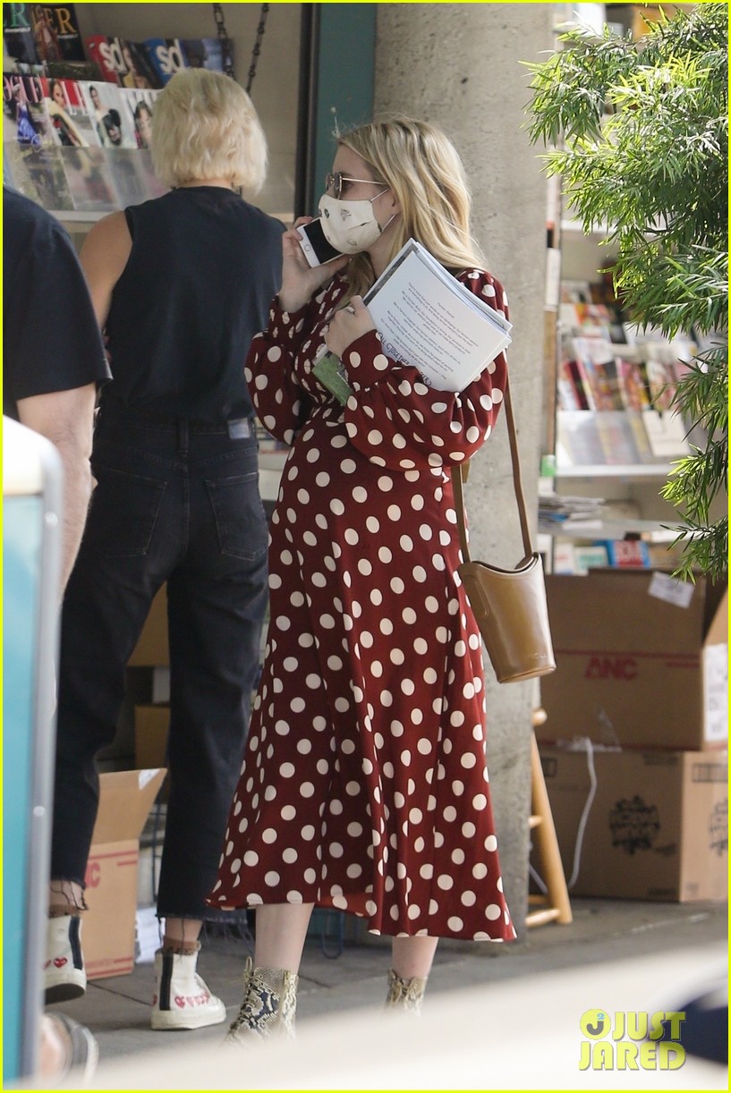 Emma Roberts Cradles Baby Bump During Magazine Stand Run In La Photo 4494116 Emma Roberts Pregnant Celebrities Pictures Just Jared emma roberts cradles baby bump during magazine stand run in la photo 4494116 emma roberts pregnant celebrities pictures just jared