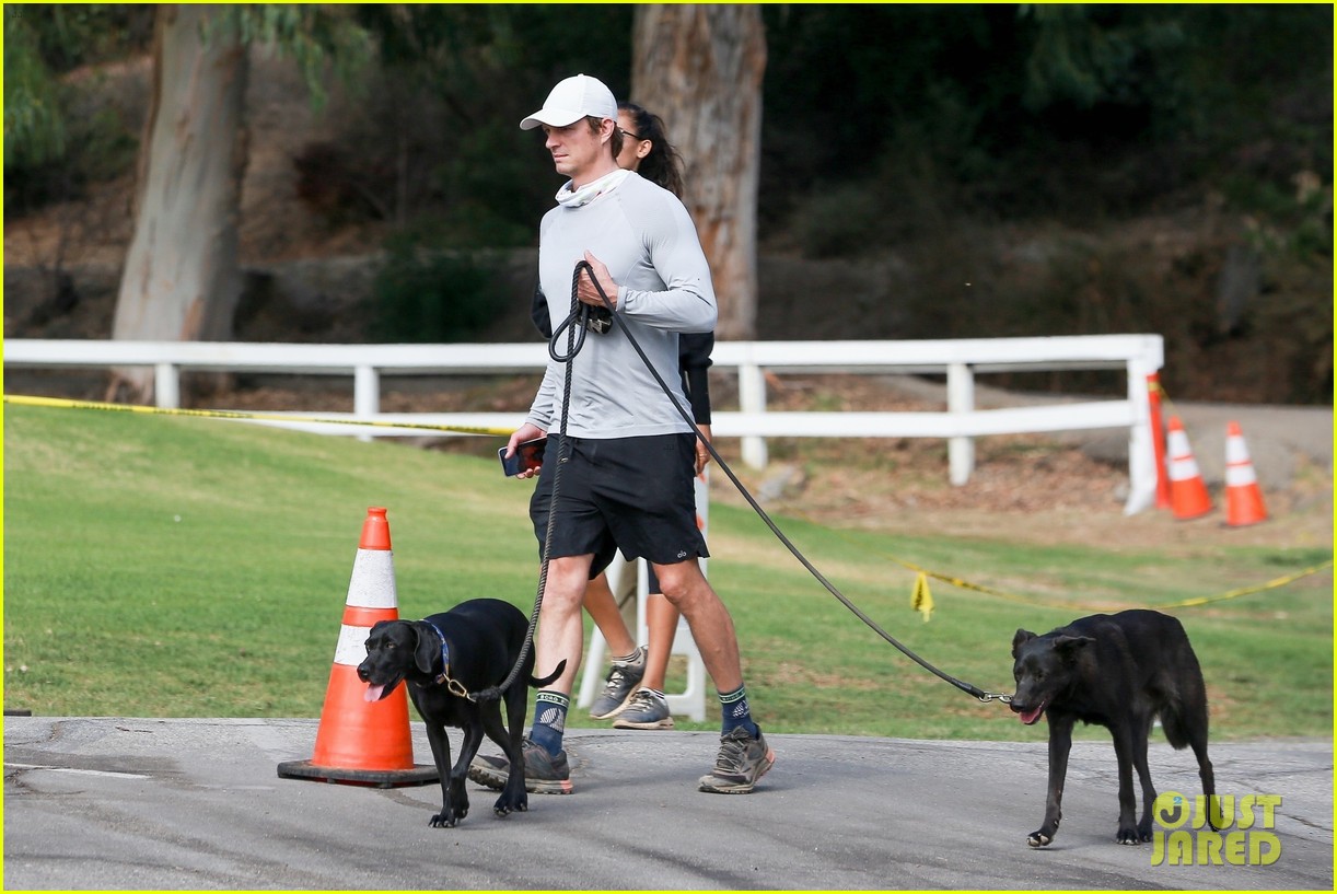 Joel Kinnaman Ex Girlfriend . Joel Kinnaman Bares His Abs on Hike with Girlfriend Kelly ...