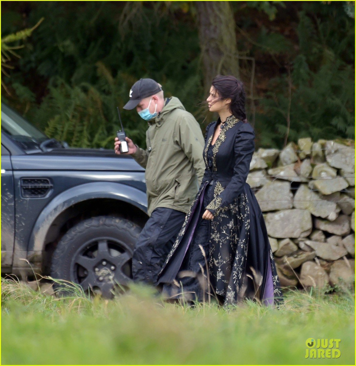 Anya Chalotra &amp; Freya Allan Film Netflix�s �The Witcher