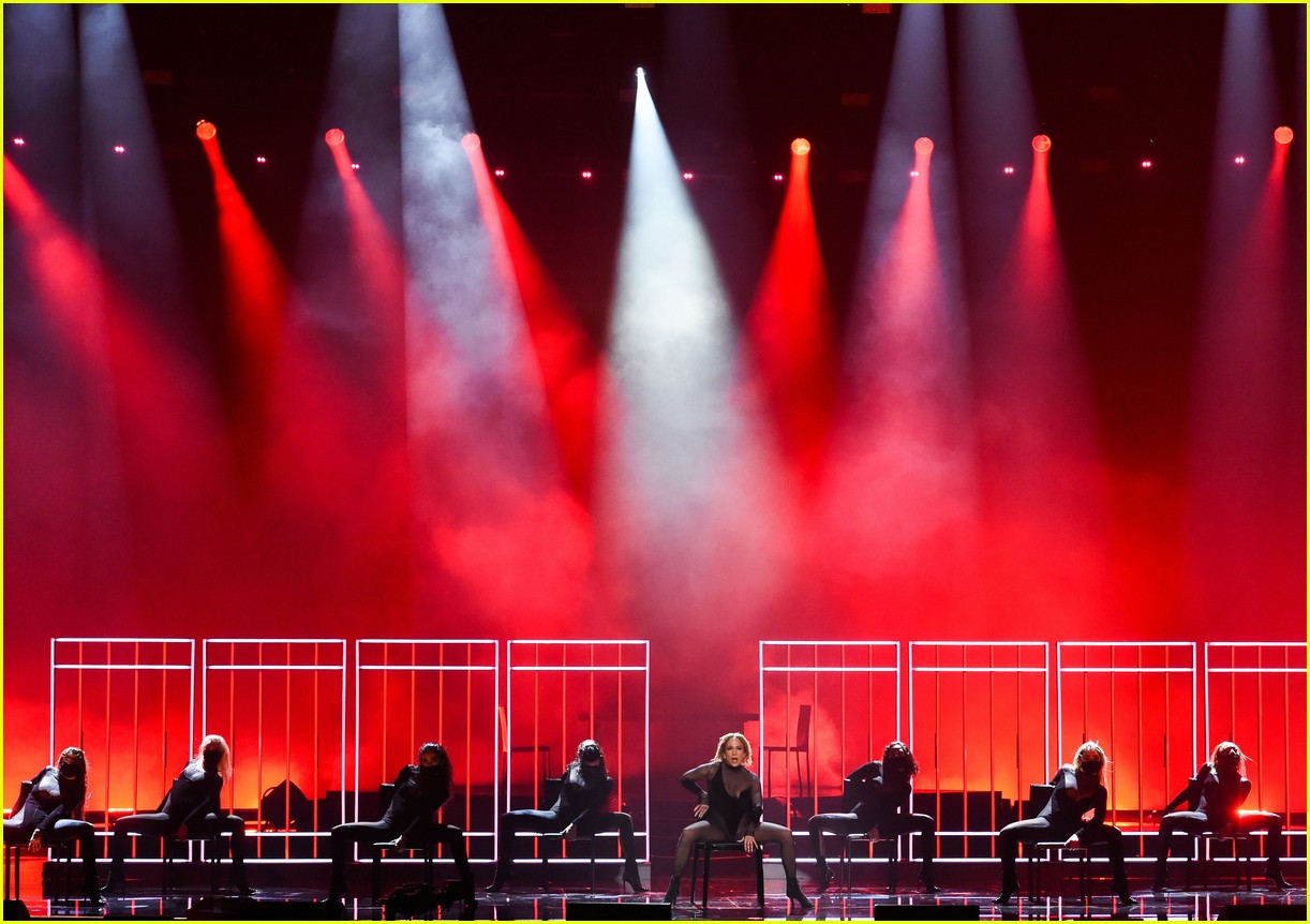 AMAs 2020: Jennifer Lopezs Performance Was So Sexy, It 
