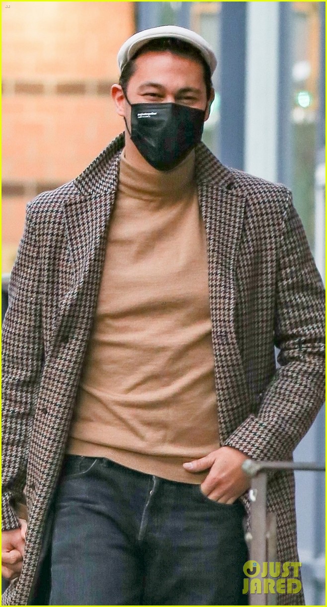 Katie Holmes & Boyfriend Emilio Vitolo Jr. Bundle Up in Chilly NYC