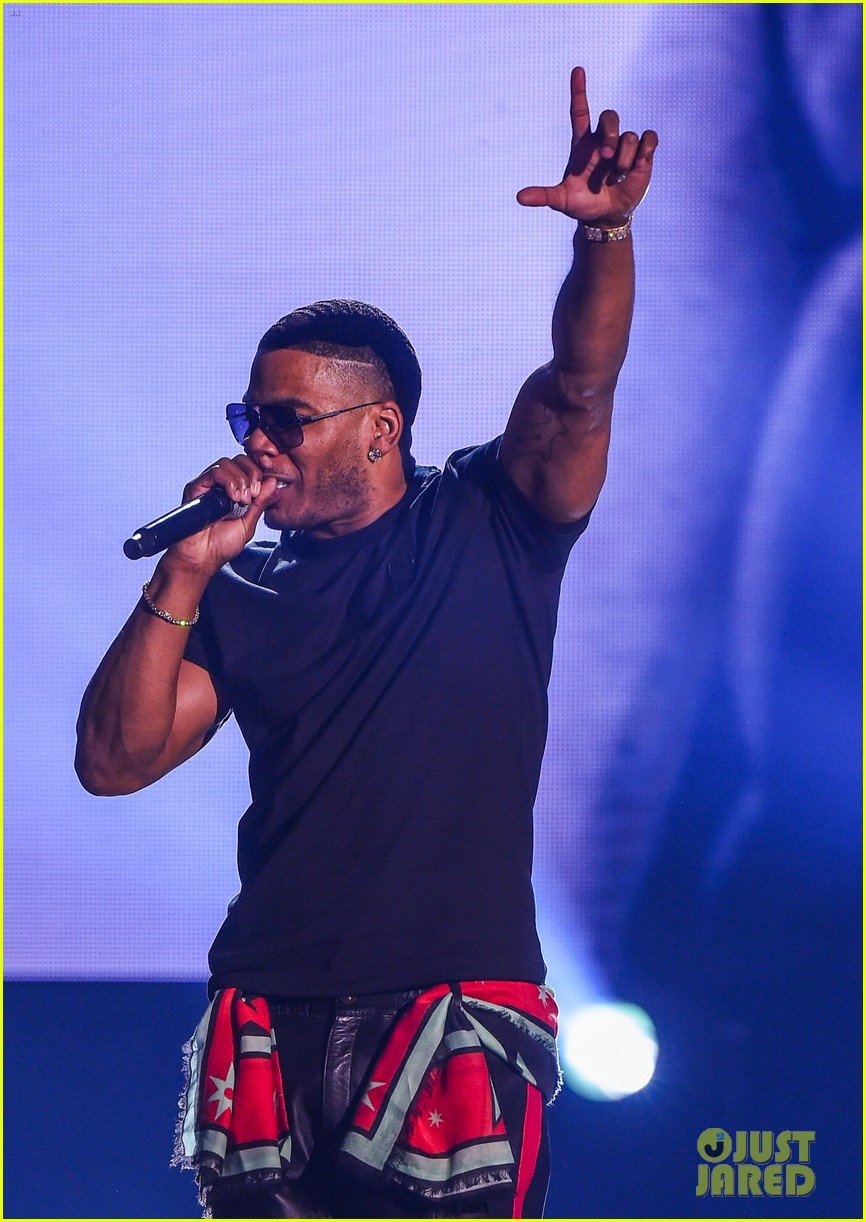 Nelly Performs a Medley of His Biggest Hits at the American Music