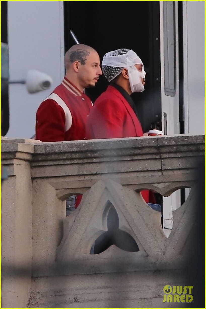 The Weeknd S Head Is Covered With Bandages While Filming New Music Video In L A Photo 4499621 The Weeknd Pictures Just Jared