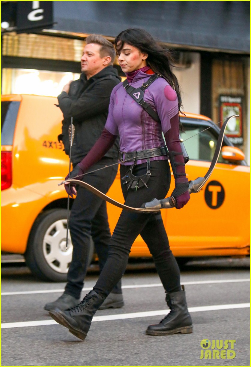 Jeremy Renner &amp; Hailee Steinfeld Continue Filming �Hawkeye