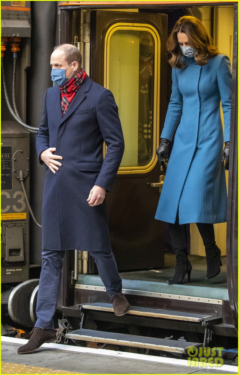 Prince William & Kate Middleton Have to Sleep in Separate Beds on Their