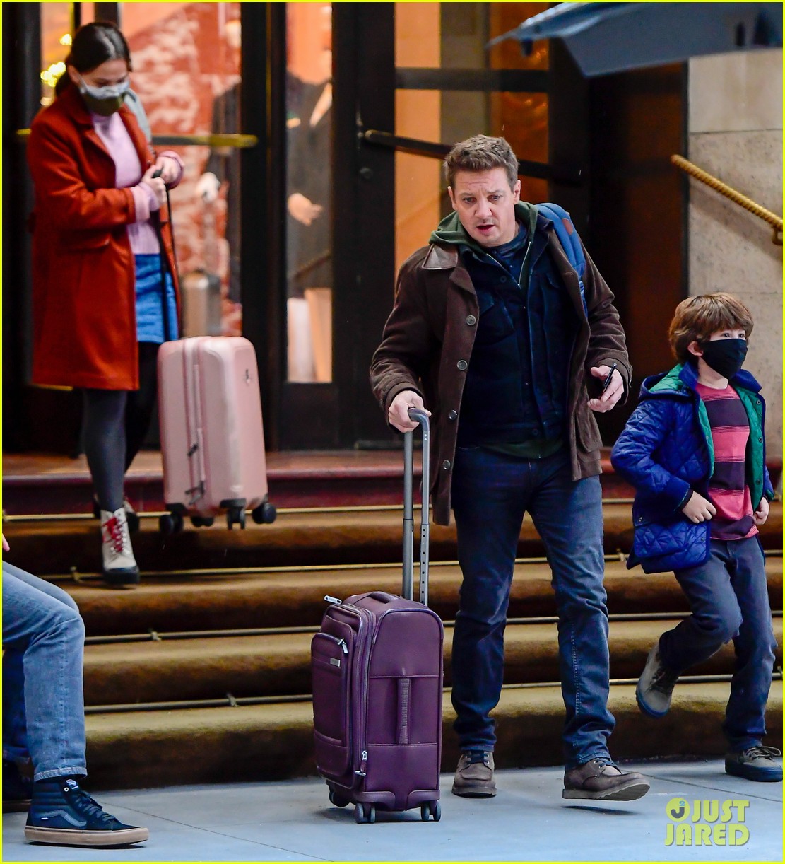 Jeremy Renner Films �Hawkeye� Scenes, Seemingly with Clint Jeremy Renner Films �Hawkeye� Scenes, Seemingly with Clint