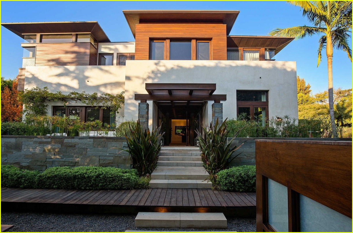 Look Inside Matt Damon's L.A. Mansion, Which He's Selling for 21