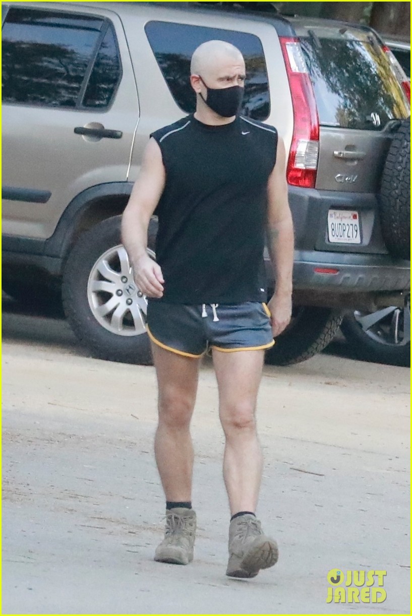 colin-farrell-bald-look-after-workout-se