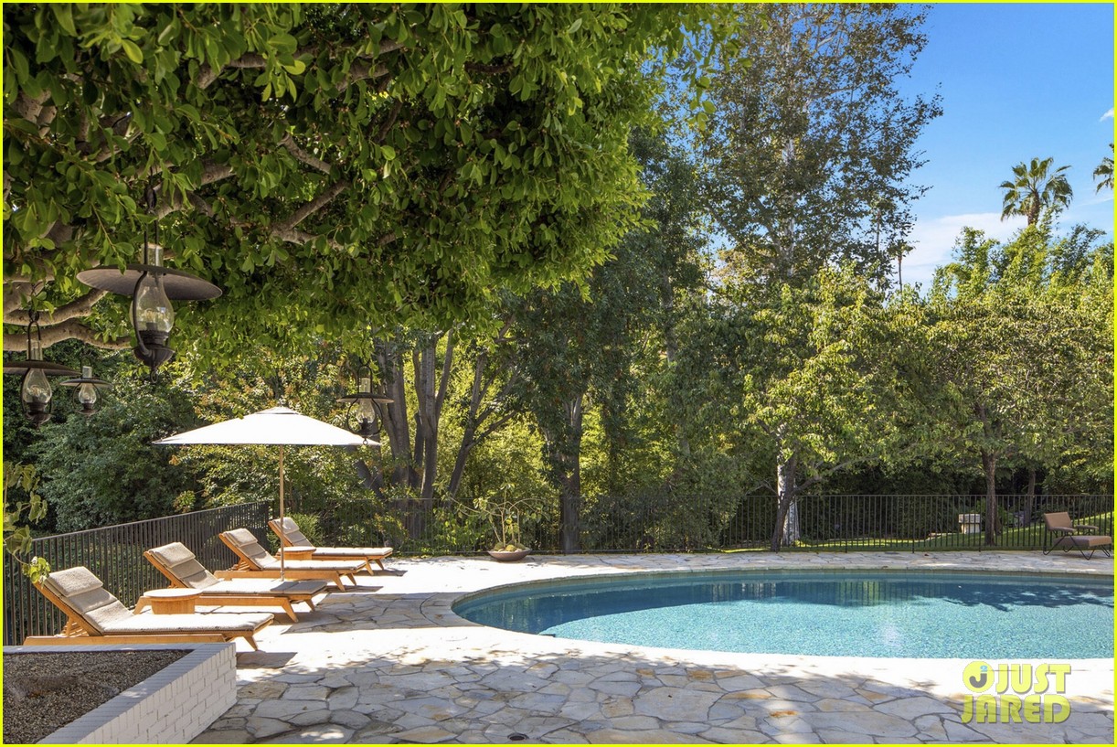 Look Inside Ellen DeGeneres' Beverly Hills Mansion That She's Selling