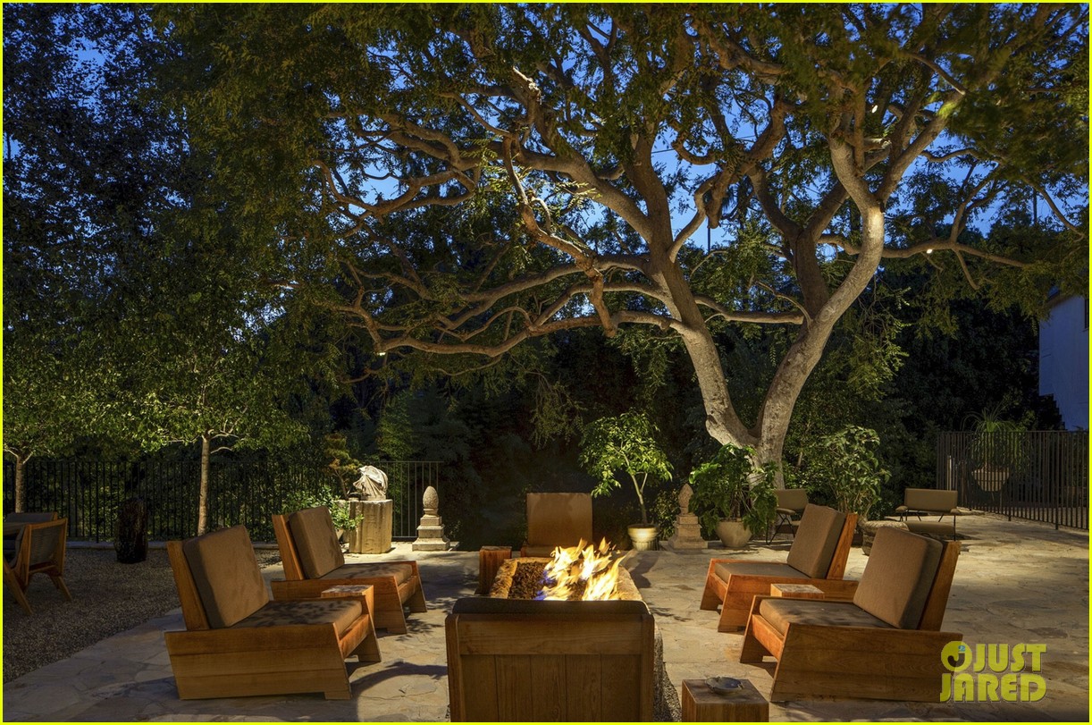 Look Inside Ellen DeGeneres' Beverly Hills Mansion That She's Selling