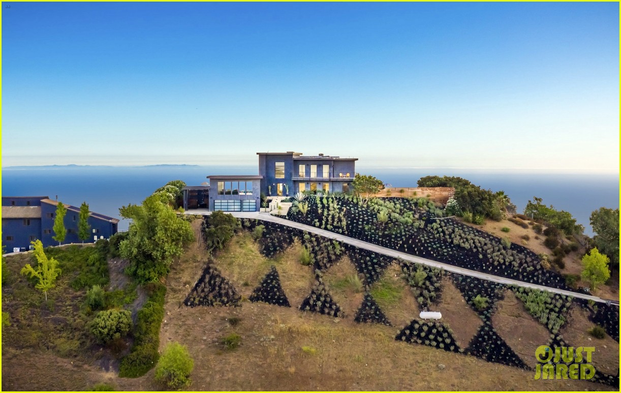 Gene Simmons' Wife Shannon Tweed Buys Mansion in Malibu for 5.8 Million Take a Look Inside