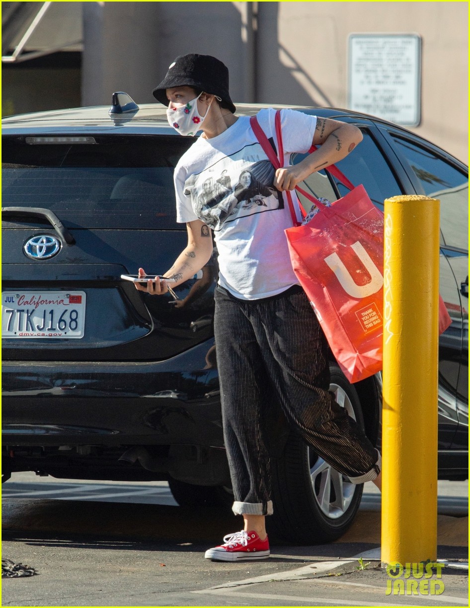 Halsey Covers Baby Bump in White T-Shirt While Out with Boyfriend Alev