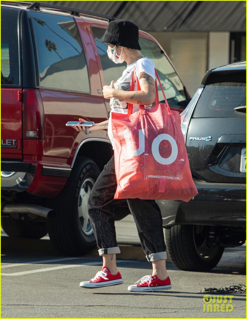 Halsey Covers Baby Bump in White T-Shirt While Out with Boyfriend Alev