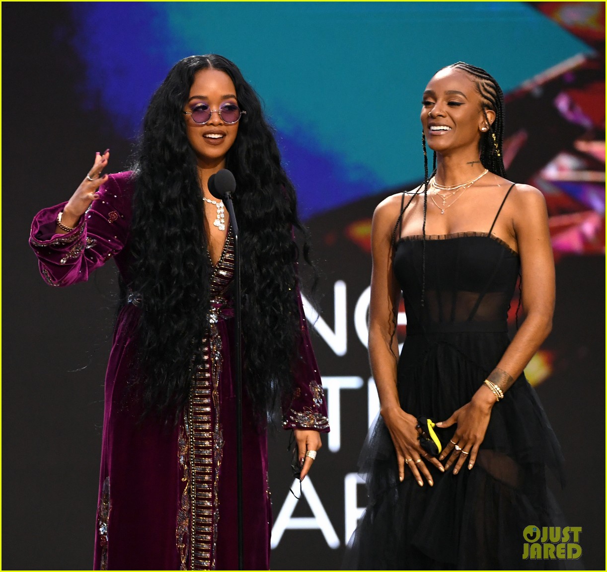 H.E.R Wins Song of the Year, Beats Starry Crowd for Top Honor at