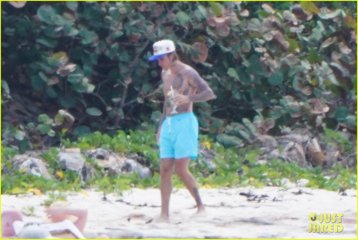 Justin Hailey Bieber Enjoy A Romantic Vacation In Turks Caicos Photo 4535873 Bikini Hailey Baldwin Hailey Bieber Justin Bieber Shirtless Pictures Just Jared