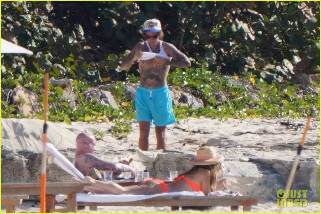 Justin Hailey Bieber Enjoy A Romantic Vacation In Turks Caicos Photo 4535885 Bikini Hailey Baldwin Hailey Bieber Justin Bieber Shirtless Pictures Just Jared