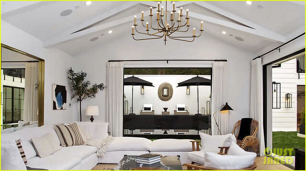 Rihanna Buys Beverly Hills Mansion for $13.8 Million - See Pictures