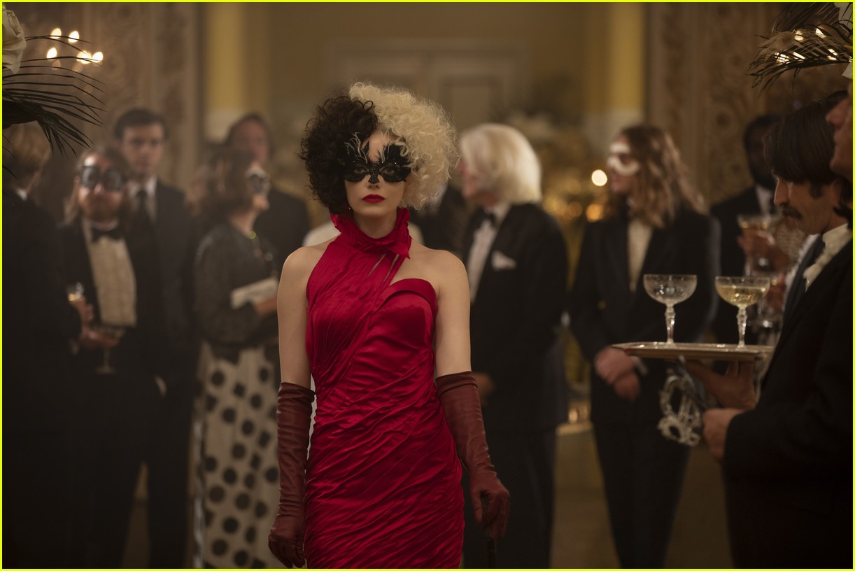 'Cruella' Ending Explained End Credits Scene Leads Into '101