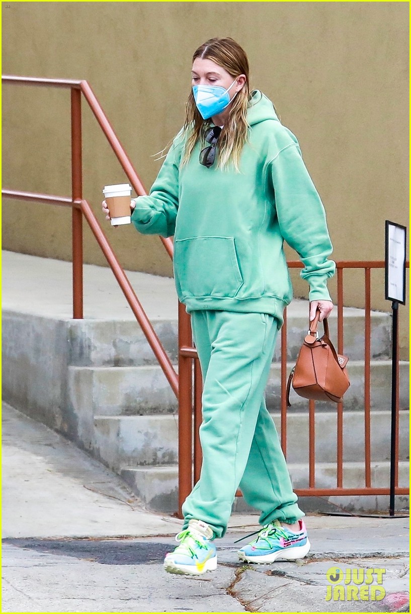 Ellen Pompeo Keeps It Comfy in Green Sweats on a Coffee Run: Photo