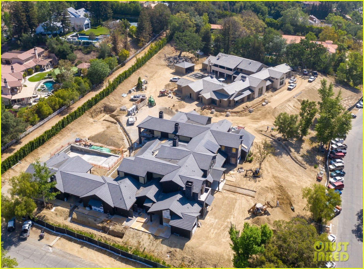 Khloe Kardashian & Kris Jenner Are Building SideBySide Mansions See