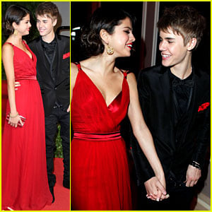 Dress  on Justin Bieber   Selena Gomez  Holding Hands At Oscar Party    2011