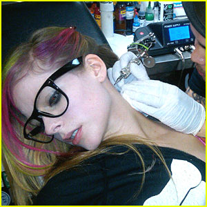 Avril Lavigne has a new neck tattoo! The 26-year-old What The Hell” singer