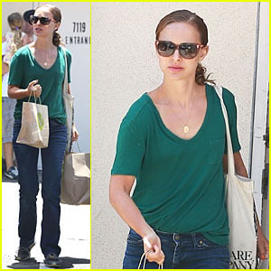 Natalie Portman Goes Green & Healthy at M Cafe!