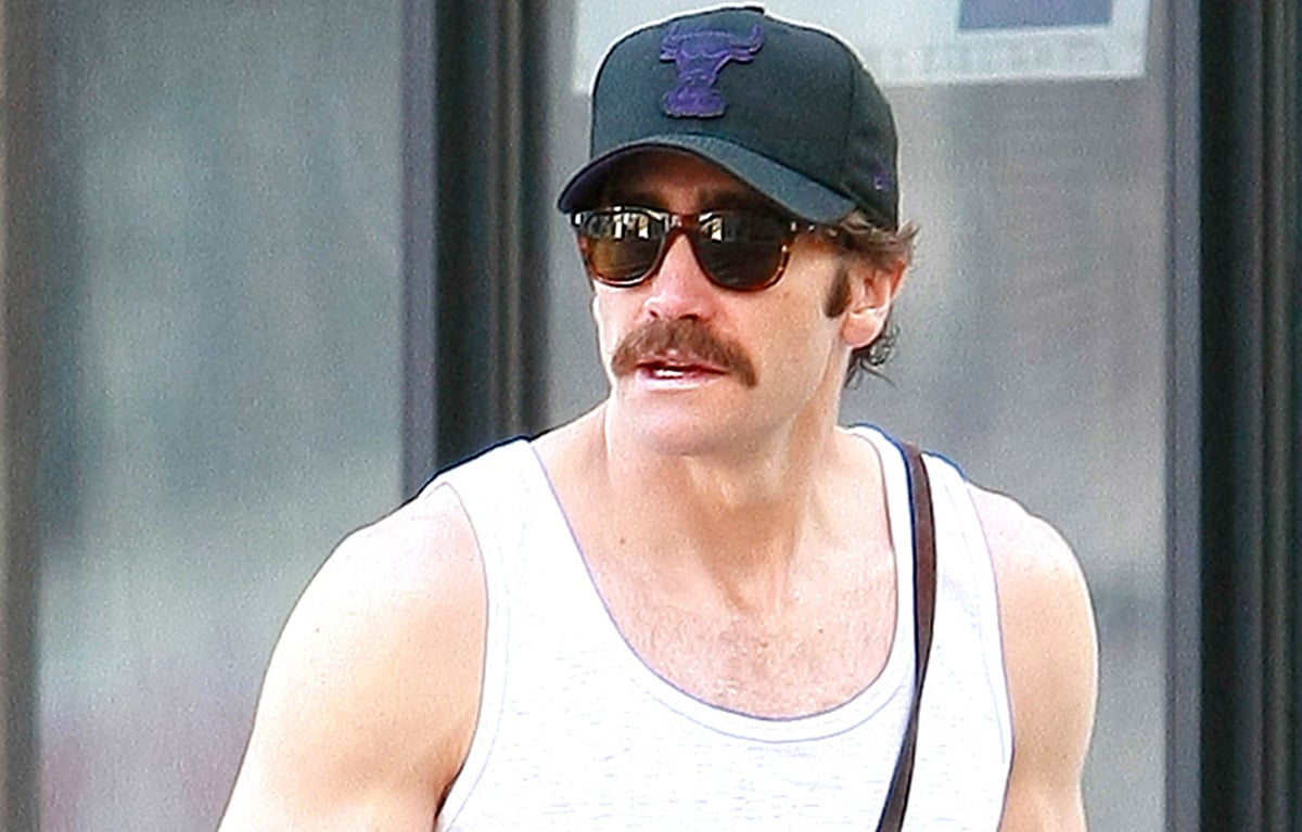 Jake Gyllenhaal Shows His Bulging Biceps in a Tight Tank Jake