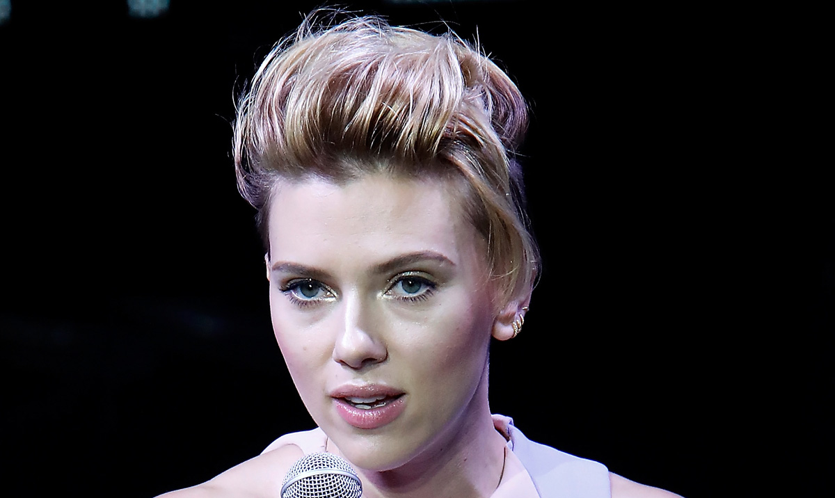 'Ghost in the Shell' Director Defends Controversial Scarlett Johansson Casting