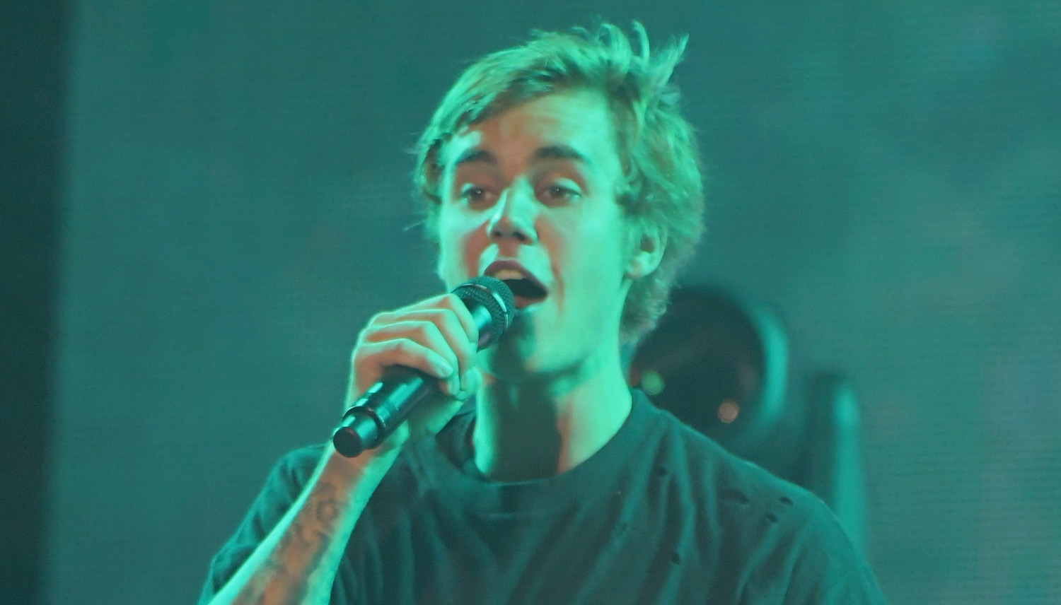 Justin Bieber Performs New Year’s Eve 2017 Show in Miami! | 2017 New