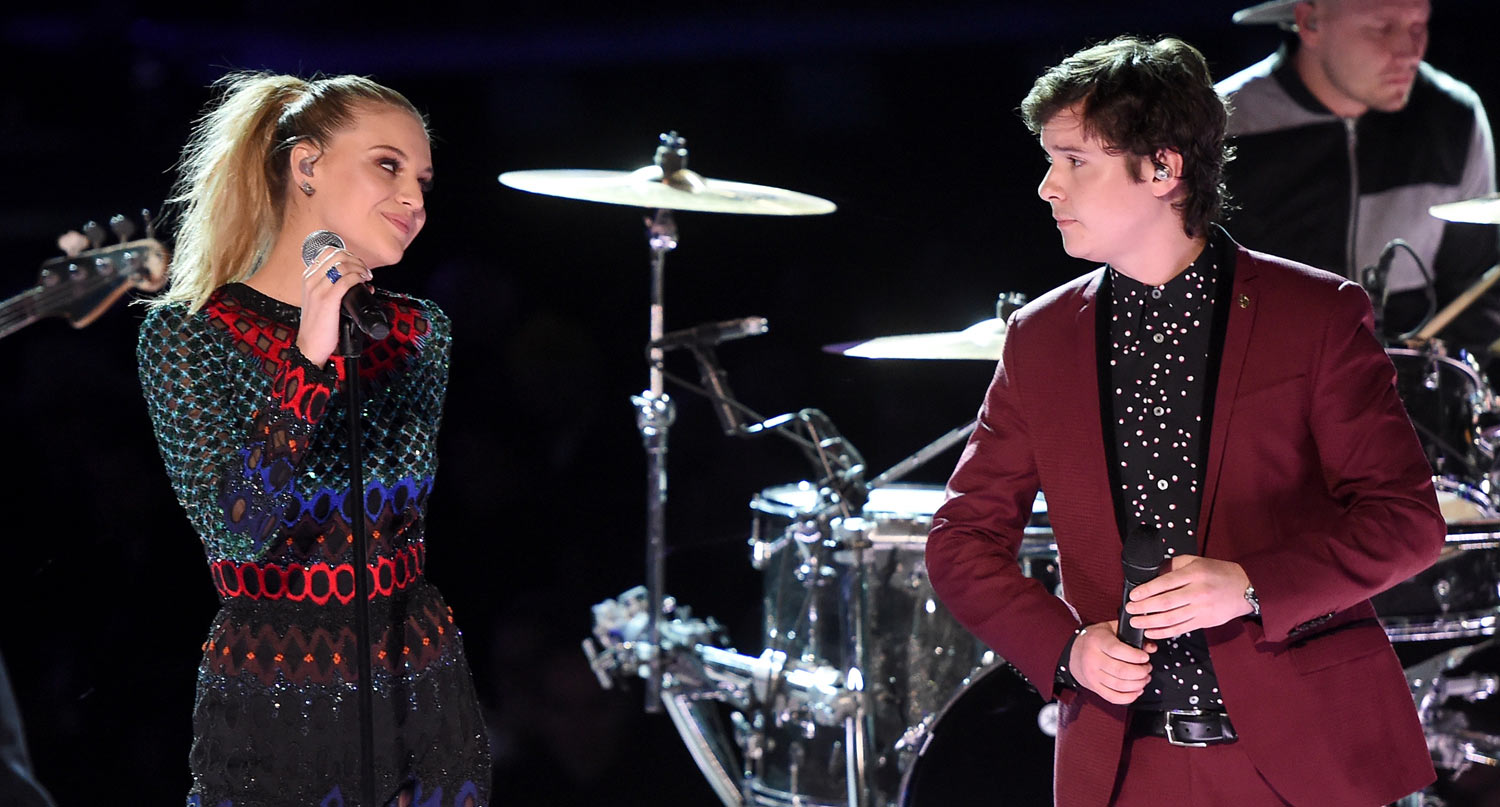 Watch Kelsea Ballerini & Lukas Graham Perform 'Peter Pan' & '7 Years' Mashup at Grammys 2017 (Video)