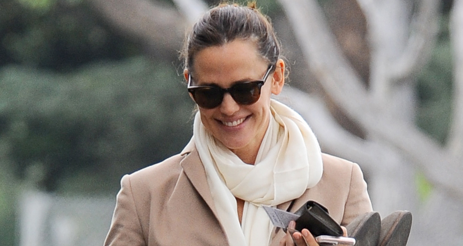 Jennifer Garner Steps Out Amid Ben Affleck Divorce Rumors