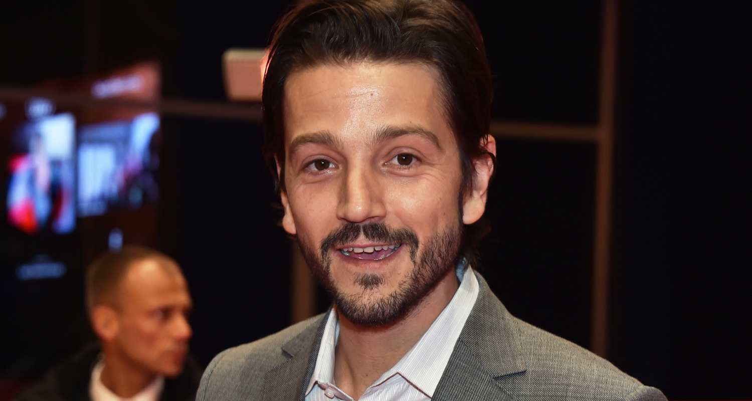 Diego Luna Makes Gesture Of Peace & Unity At Berlin Film Fest!
