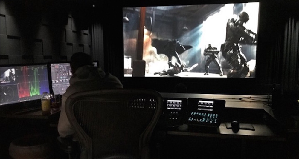 'Justice League' Director Zack Snyder Teases Upcoming Flick