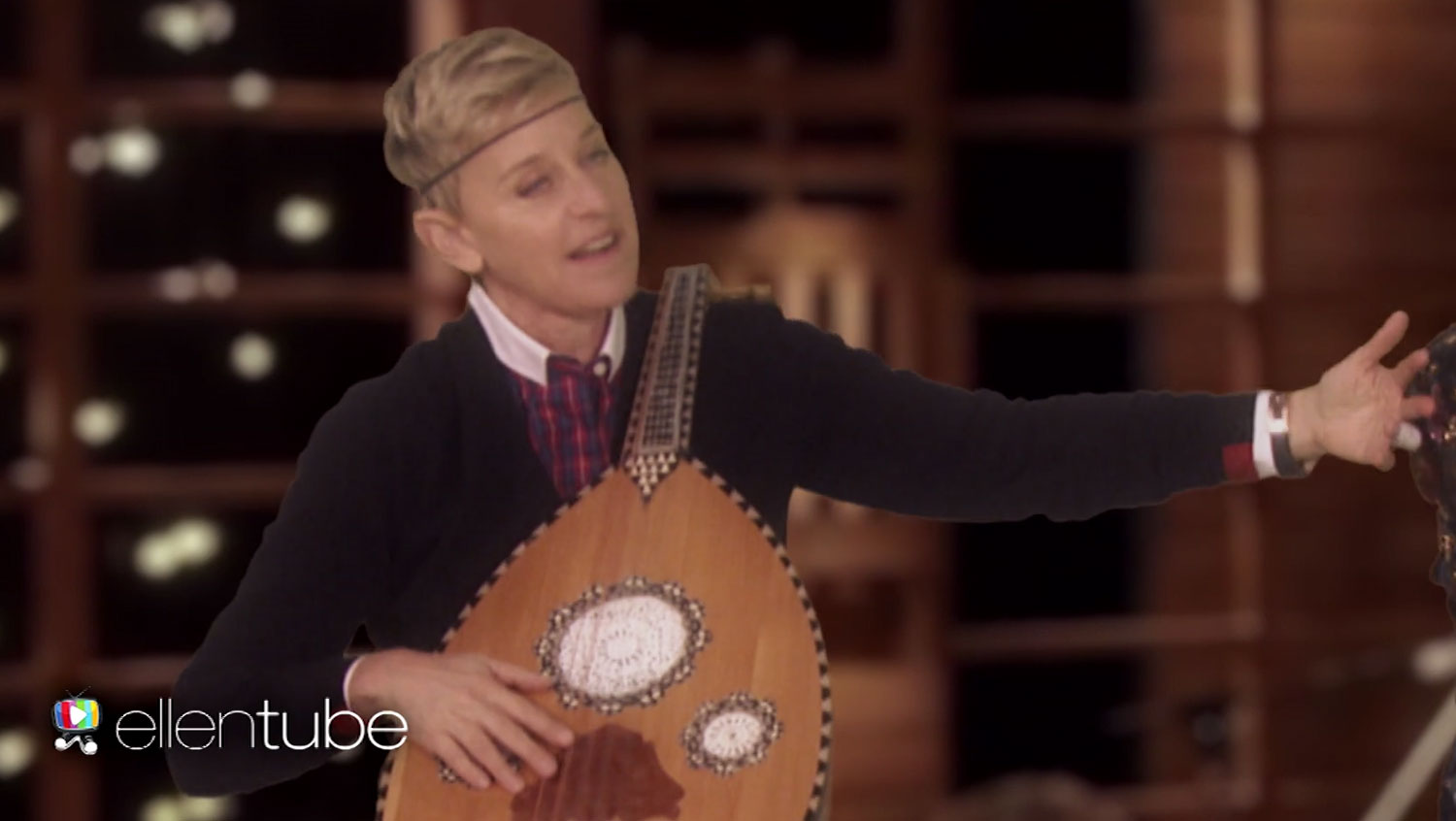 Ellen DeGeneres Inserts Herself Into 'The Voice' Jam Session (Video)