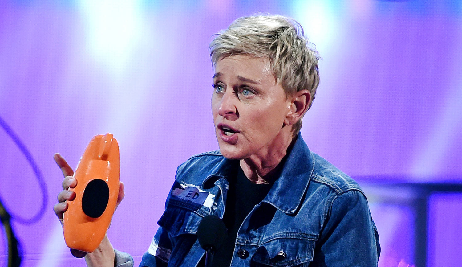 Ellen DeGeneres Wins Three Awards at KCAs 2017, Has Crowd Recite Oath to Be in Her Squad