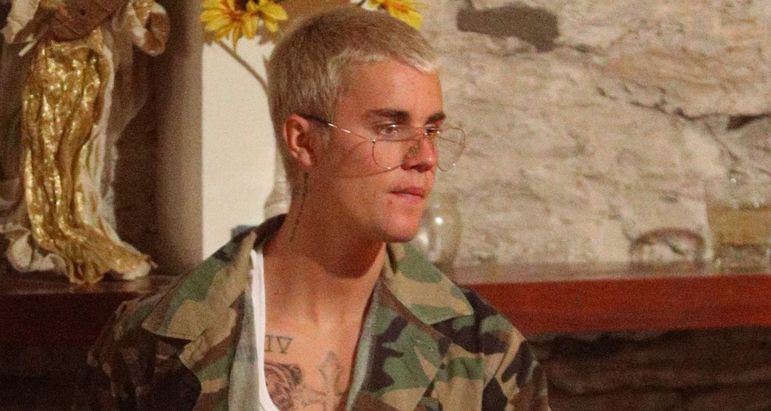 Justin Bieber Goes Shirtless at New Zealand Bar