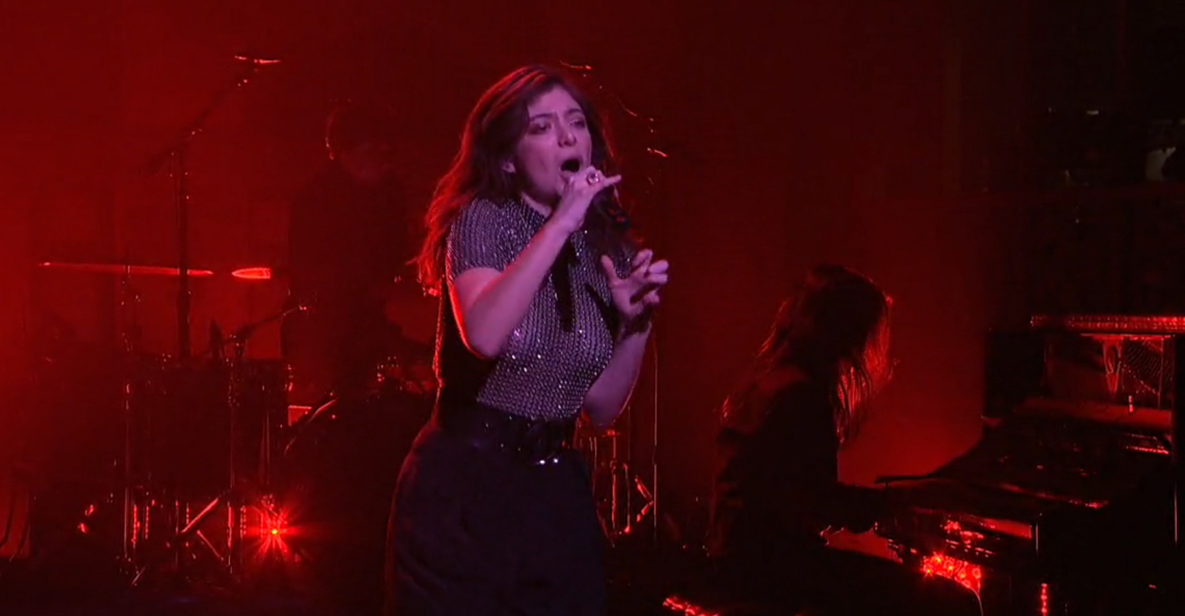 Lorde Brings Her Unique Dance Moves To 'SNL' While Performing 'Green Light' & 'Liability' (Videos)