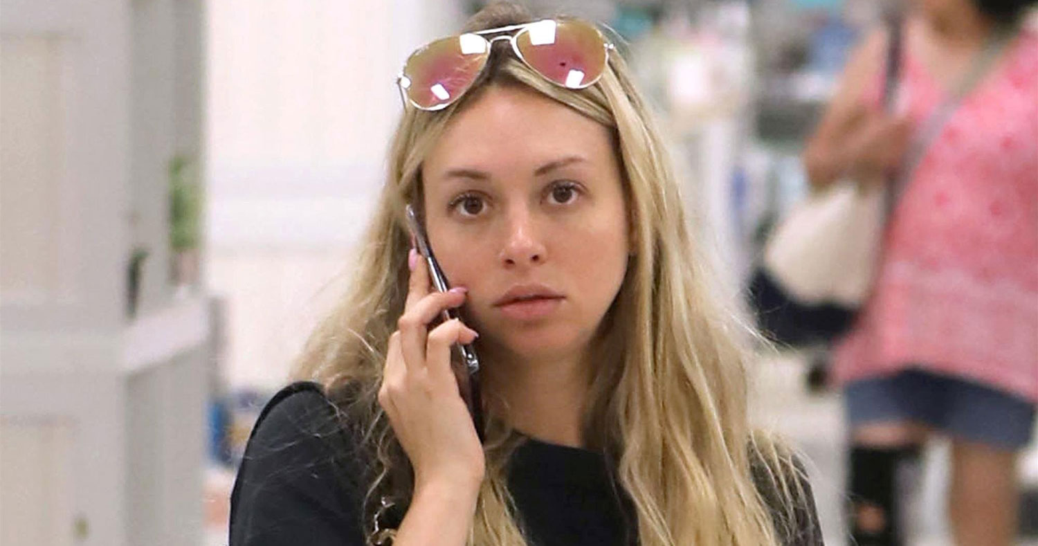 Corinne Olympios Goes Shopping After 'Paradise' Resumes
